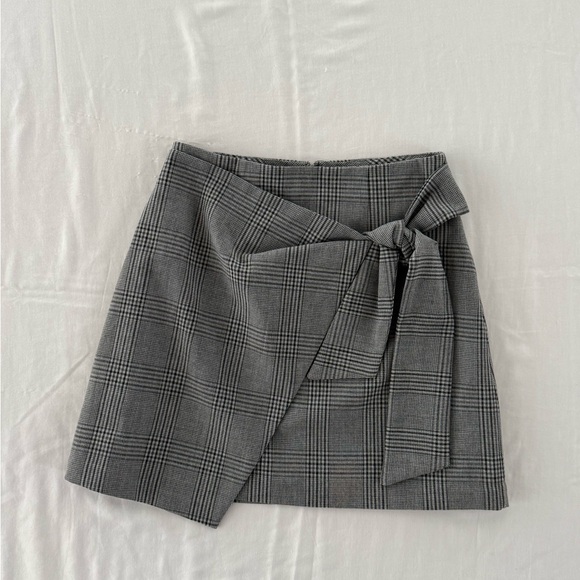 Wilfred Dresses & Skirts - Aritzia Wilfred Dorine Wrap Front Mini Skirt Plaid Wool/Cashmere Size 0 Gray